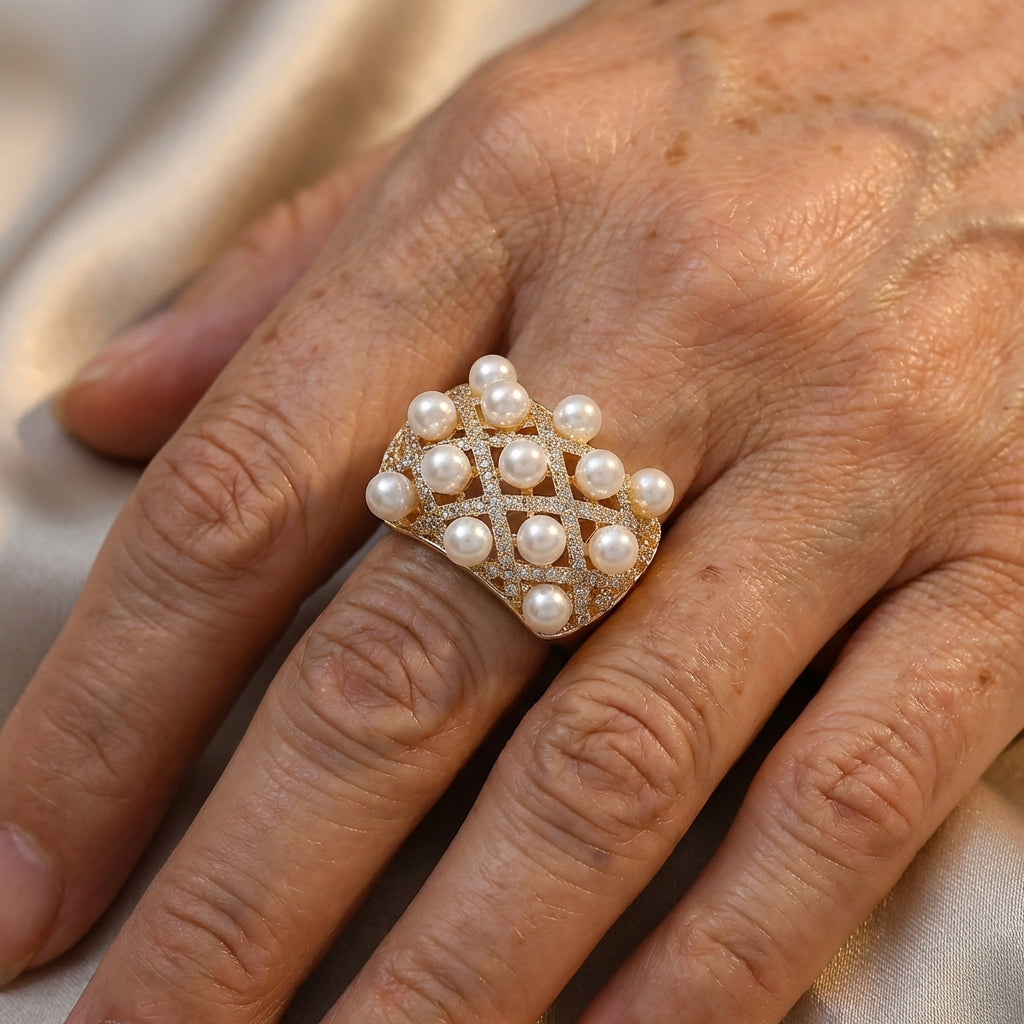 Anillo vintage de perla en cúpula con racimo