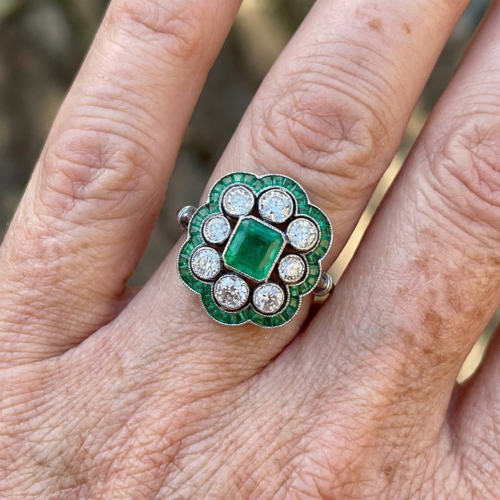 Anillo vintage de esmeralda y circonitas con baño dorado