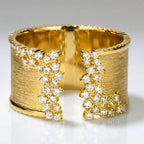 Anel largo vintage banhado a ouro com zircónias cúbicas
