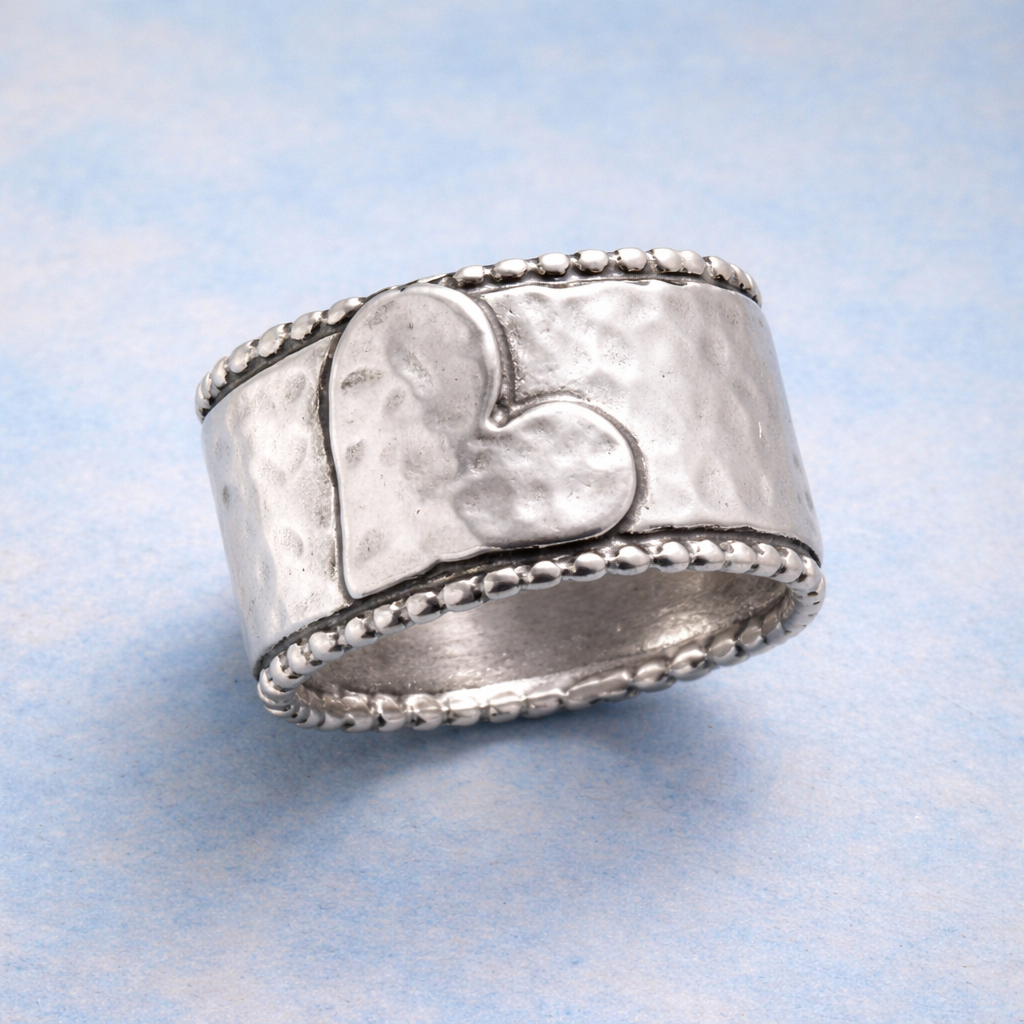 Anillo vintage artesanal de banda ancha, chapado en plata, con corazón giratorio