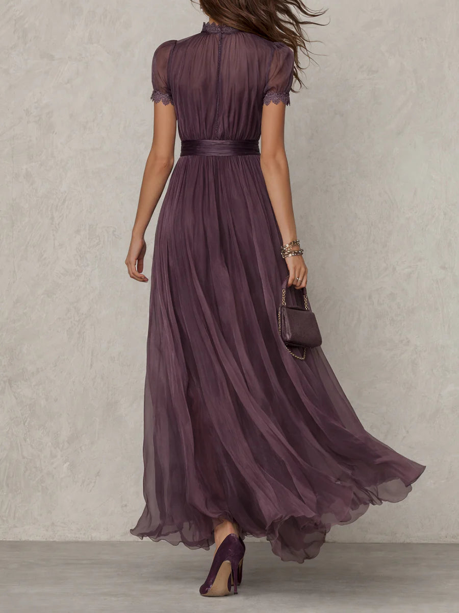 Flavia | Elegante vestido largo morado con escote en lágrima y encaje