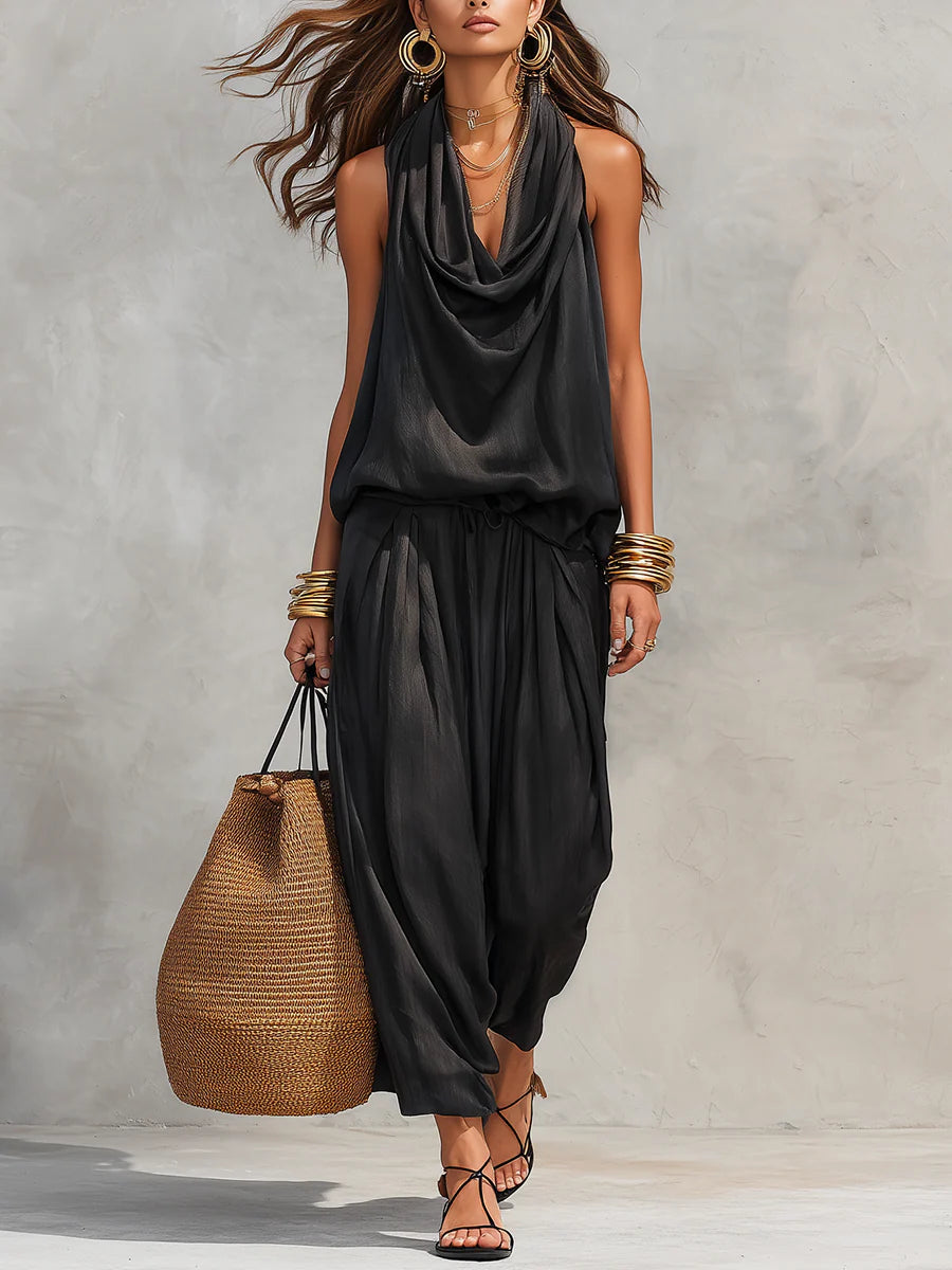 Conjunto Serena com top de decote halter e calças plissadas