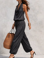 Serena Conjunto de top con cuello halter y pantalones plisados
