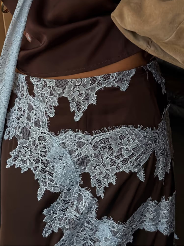 Conjunto de top con panel de encaje y falda Isabella