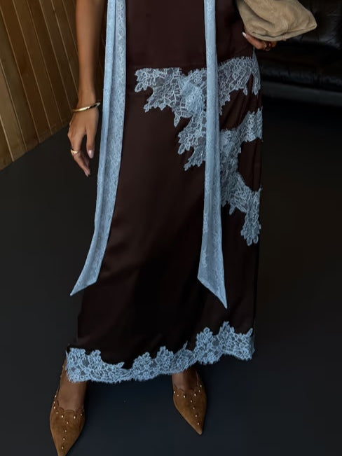 Conjunto de top con panel de encaje y falda Isabella