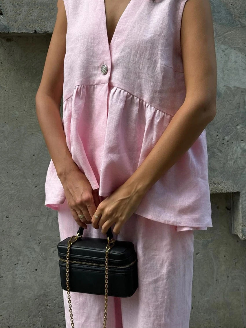 Traje de dos piezas con volantes y cuello de pico Lila
