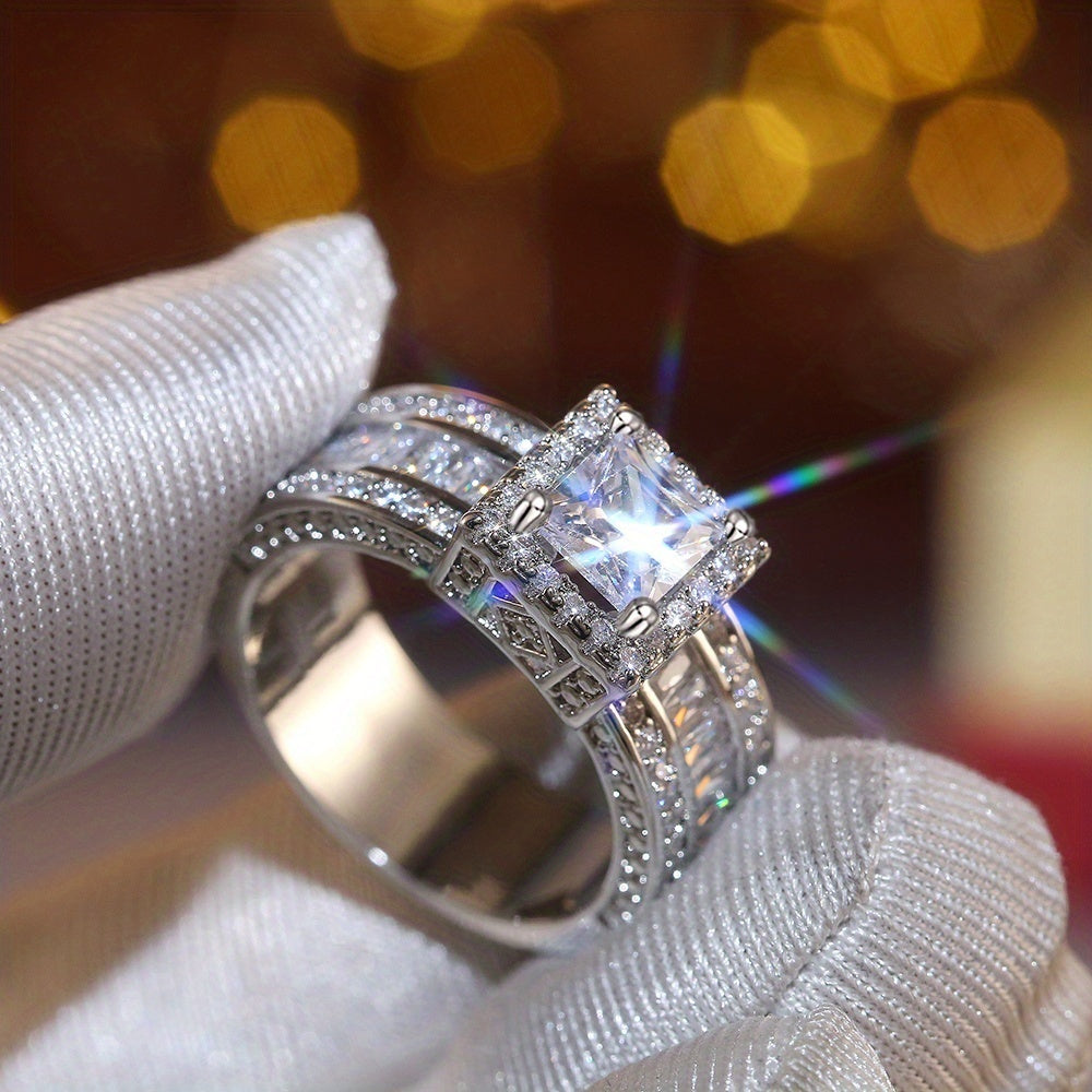 Elegante anillo cuadrado de circonita con circonia cúbica radiante
