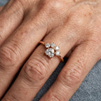 Anillo vintage de huella con circonitas