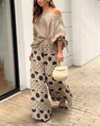 Conjunto casual de top de ombros descobertos e calças estampadas Samantha