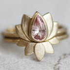 Conjunto vintage elegante de anéis flor de lótus com incrustações de zircónias cor-de-rosa