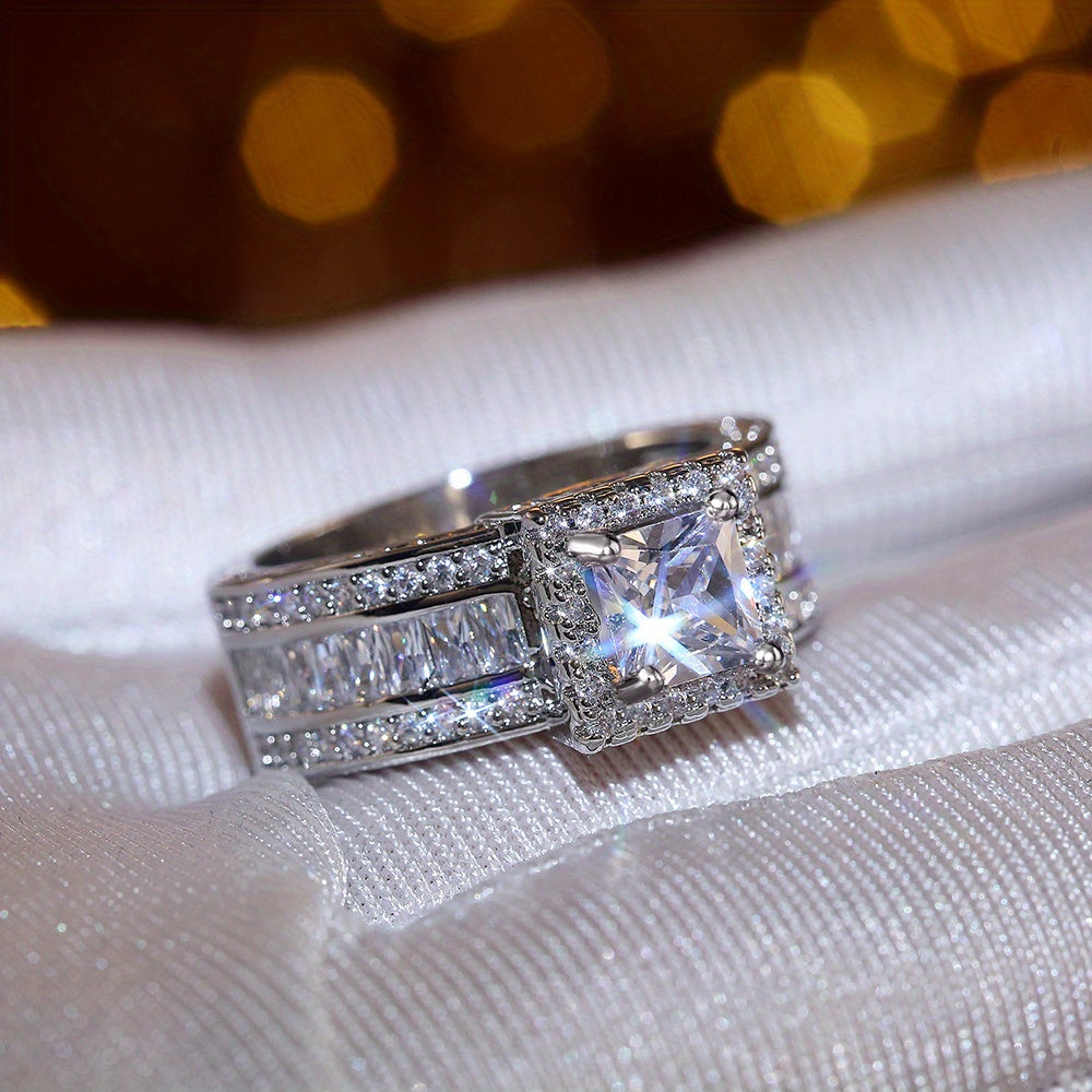 Elegante anillo cuadrado de circonita con circonia cúbica radiante
