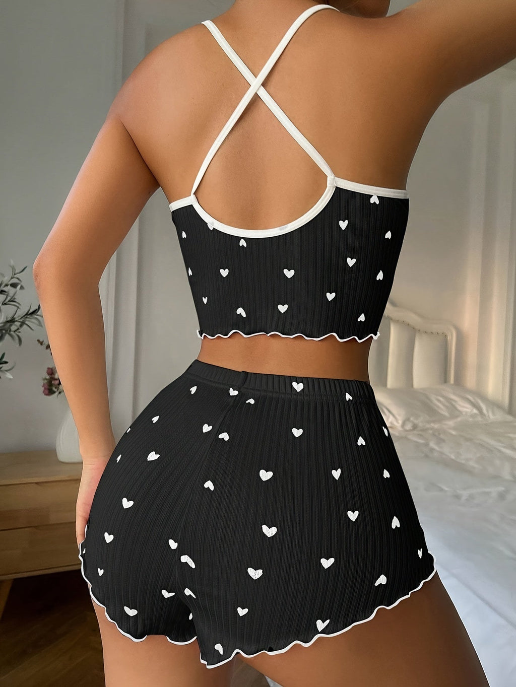 Claire | Conjunto de pijama con estampado de corazones y ribete de volantes