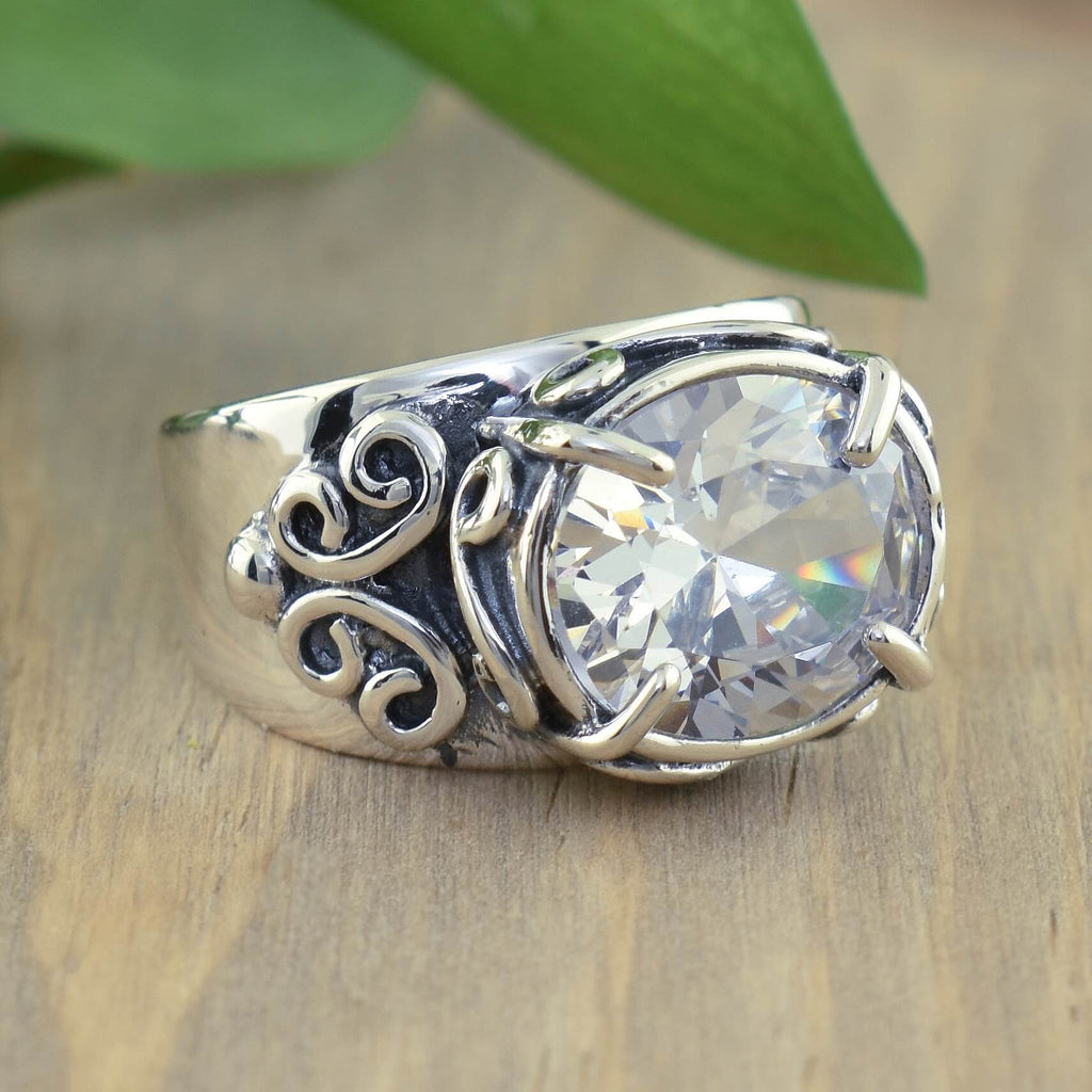 Anillo vintage de plata con una sola piedra llamativa