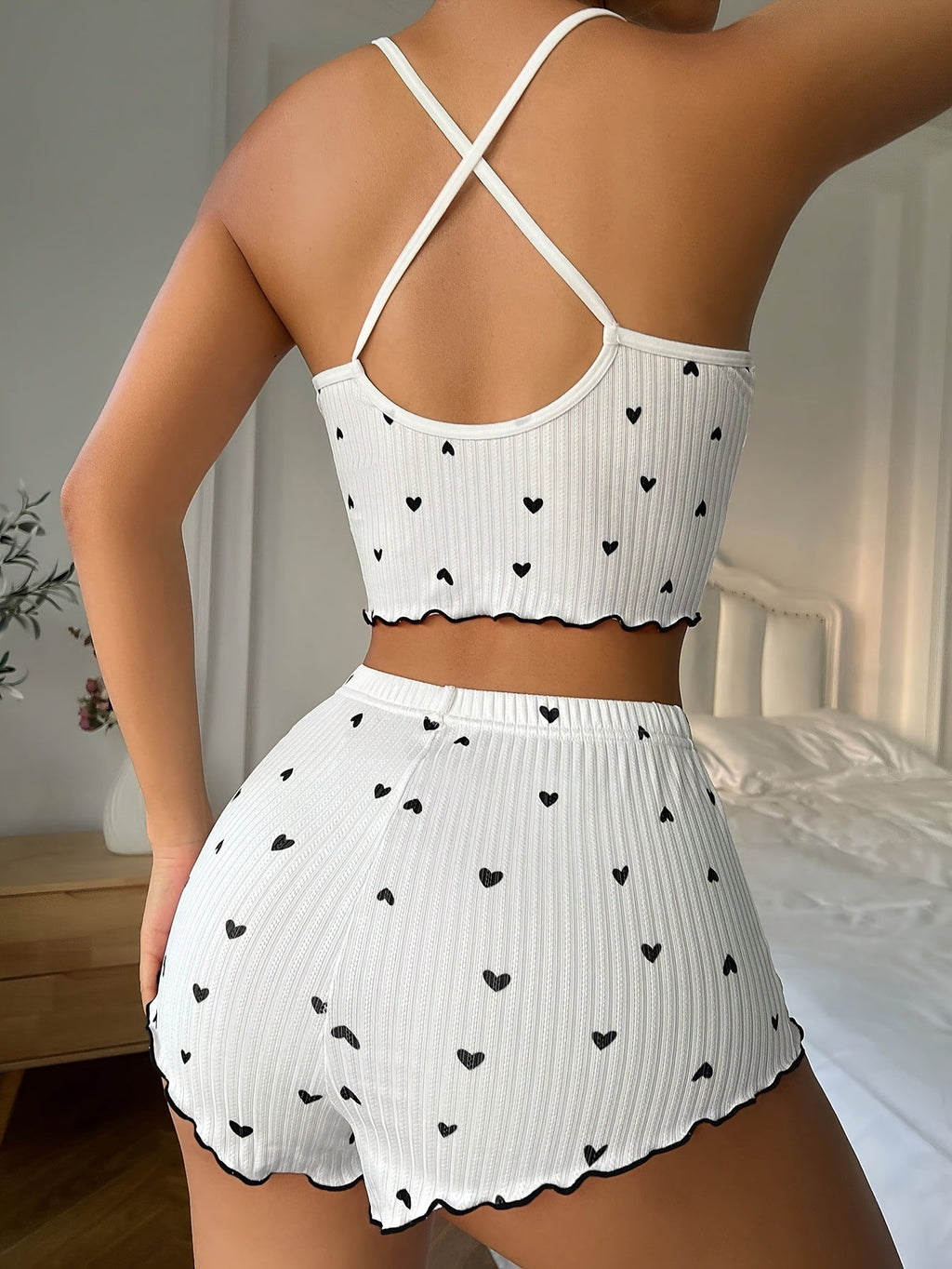 Claire | Conjunto de pijama con estampado de corazones y ribete de volantes