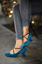Zapatos elegantes de tacón medio con tira