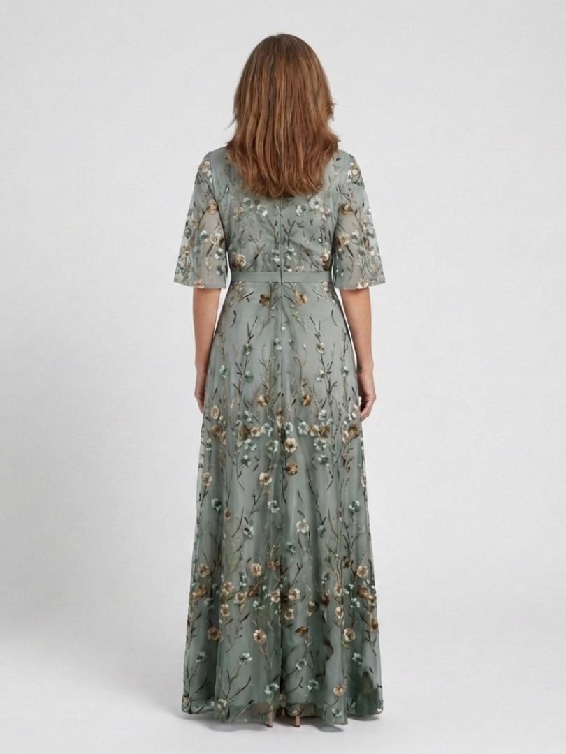 Evadne | Vestido maxi floral com decote em V e mangas curtas