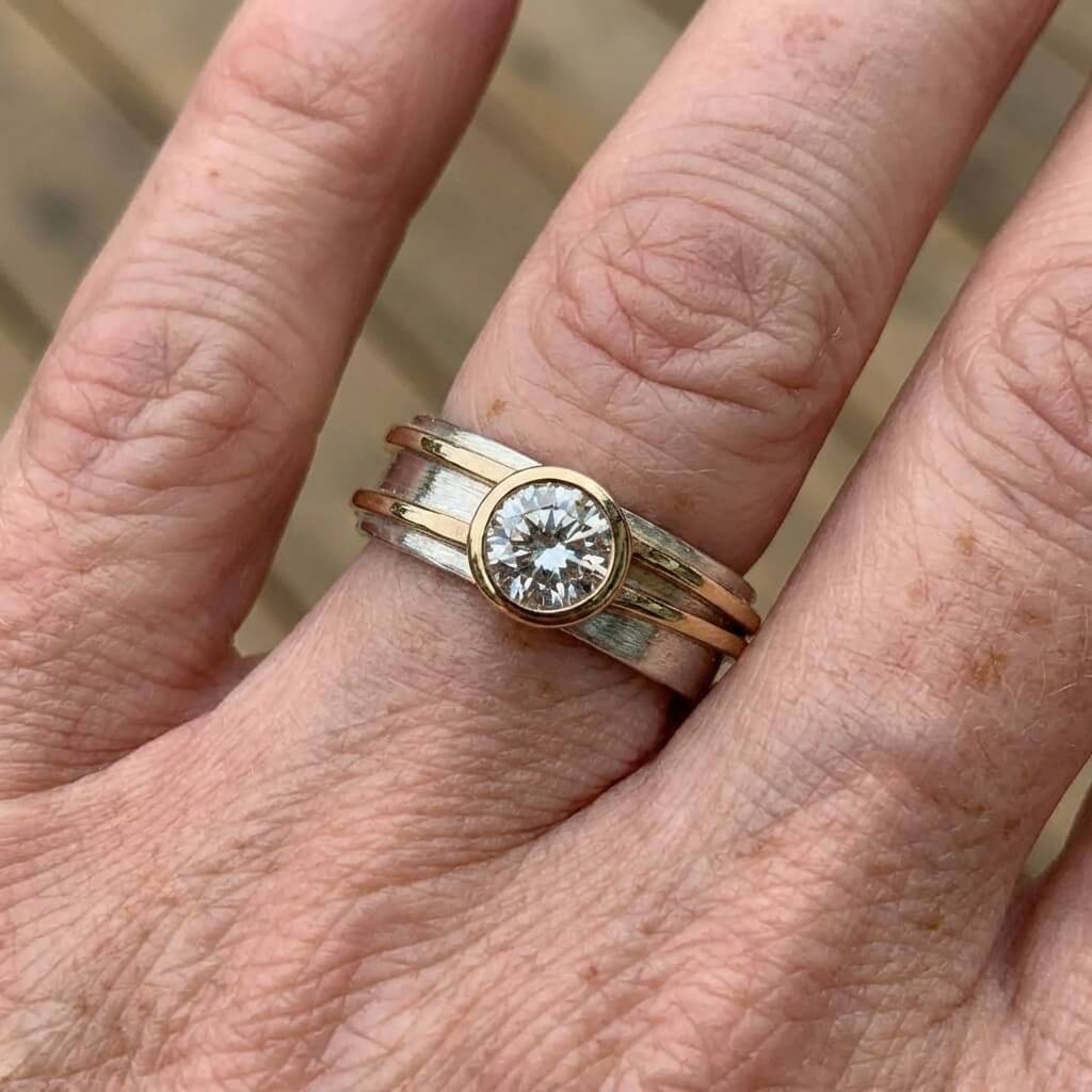 Juego de anillos vintage de banda de oro y plata con circonitas finas