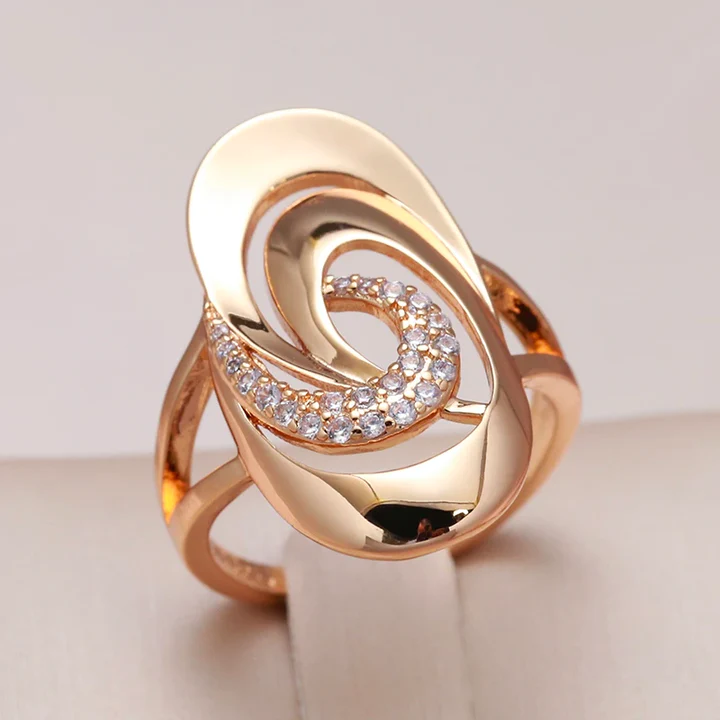Anel elegante de zircônia e ouro