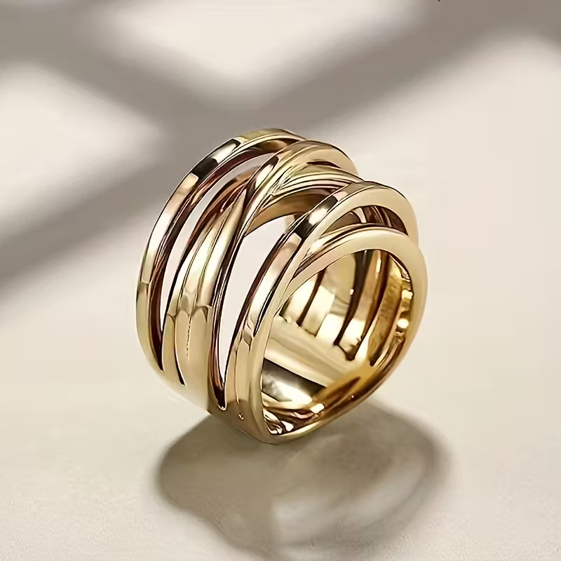 Anillo de tira retorcida