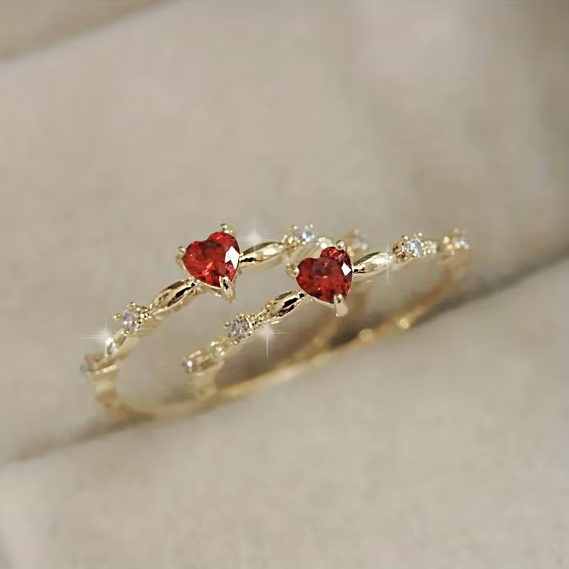 Anillo de corazón de rubí