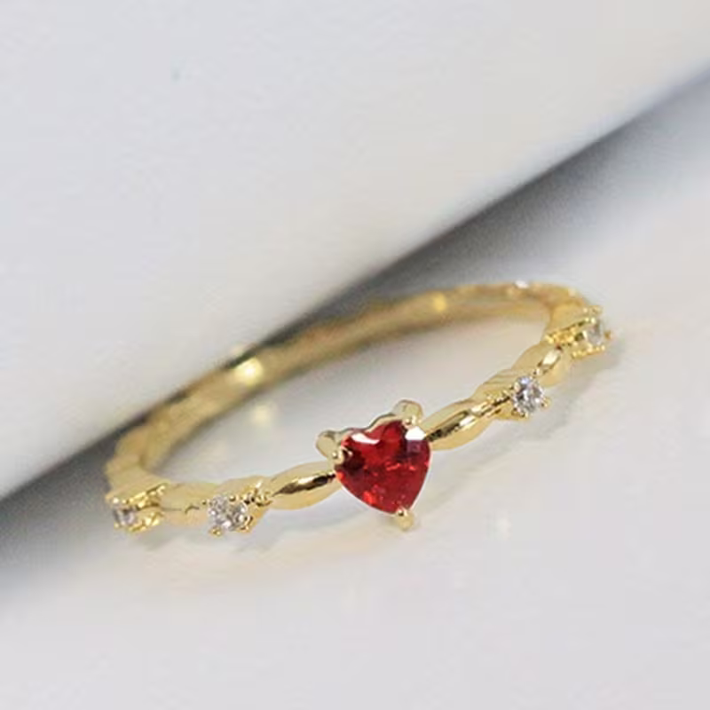 Anillo de corazón de rubí