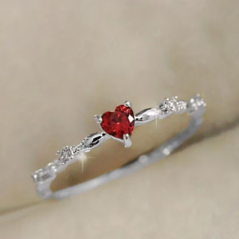 Anillo de corazón de rubí