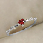 Anillo de corazón de rubí