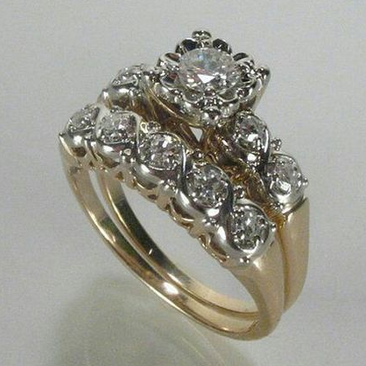 Anillo dorado retro brillante