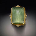 Anillo vintage de oro con vidrio verde