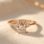 Anillo vintage de huella con circonitas