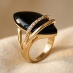 Anel preto de ônix lapidação marquise com zircônia cúbica