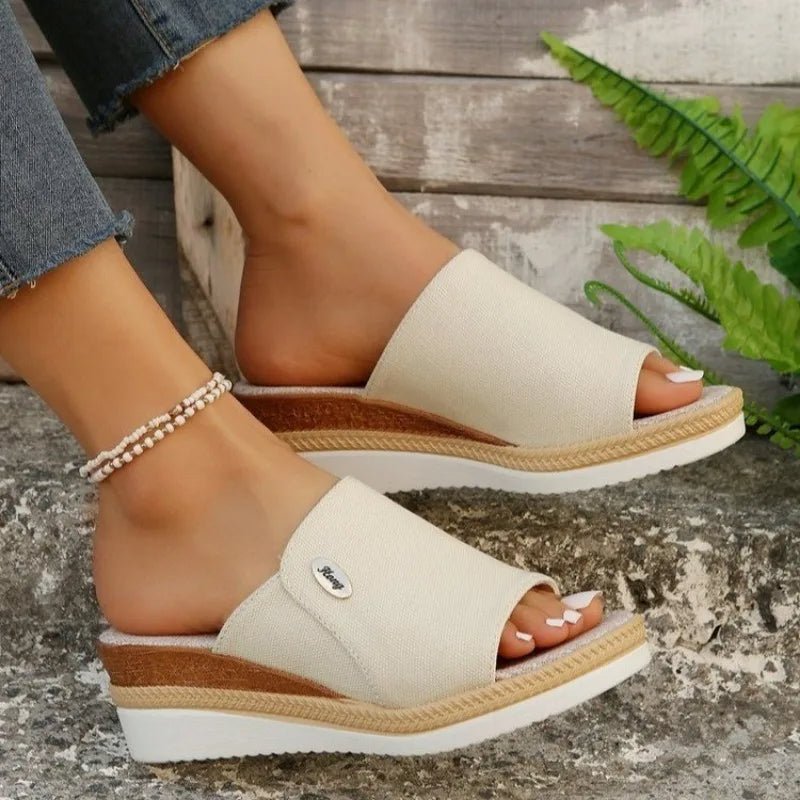 Sandalias Sally de cuña con comodidad equilibrada