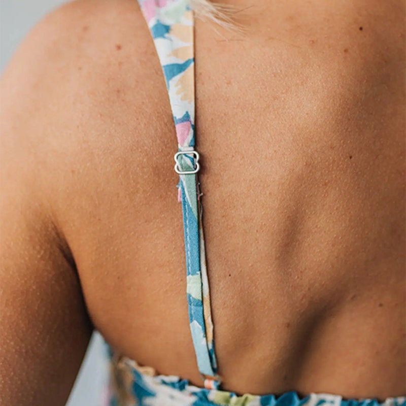 Vestido comprido floral com corpete franzido e alças ajustáveis